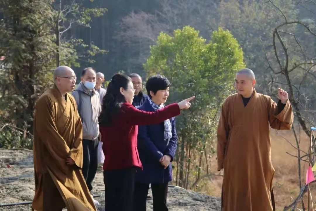 （调研组实地考察乳源县洛阳镇正觉禅寺）.png